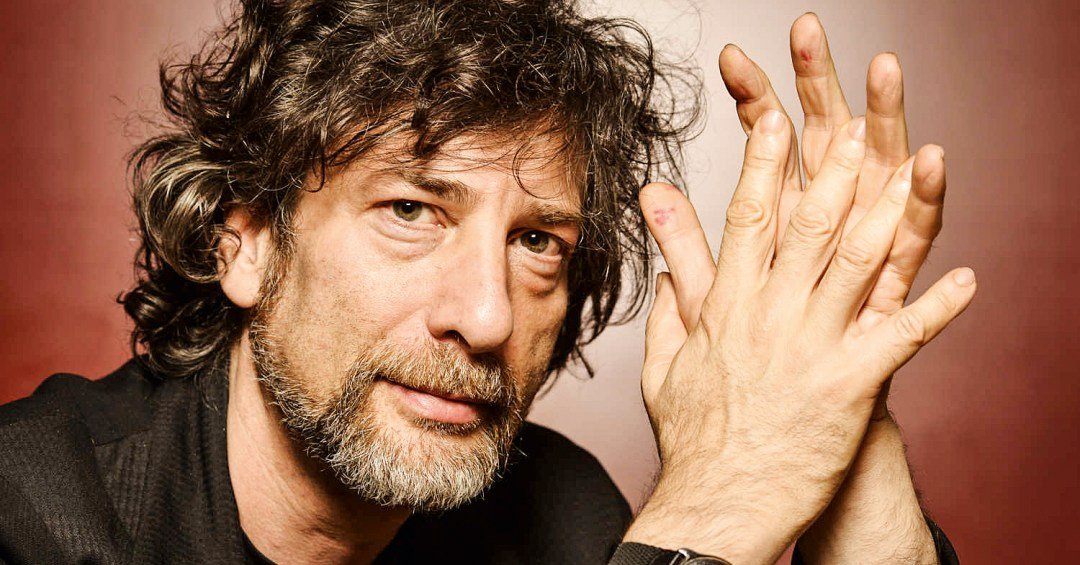 Coletânea de Neil Gaiman prova que autor é o mestre da fantasia moderna