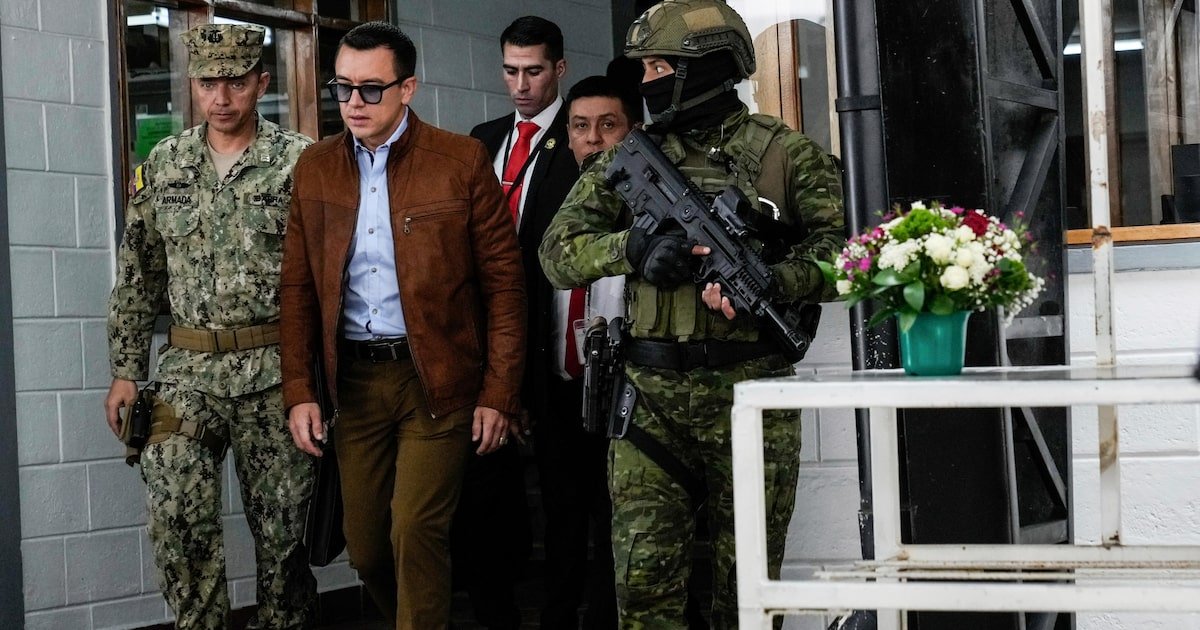 Presidente do Equador cumpre seu papel de ‘homem-forte’ com operação em embaixada mexicana