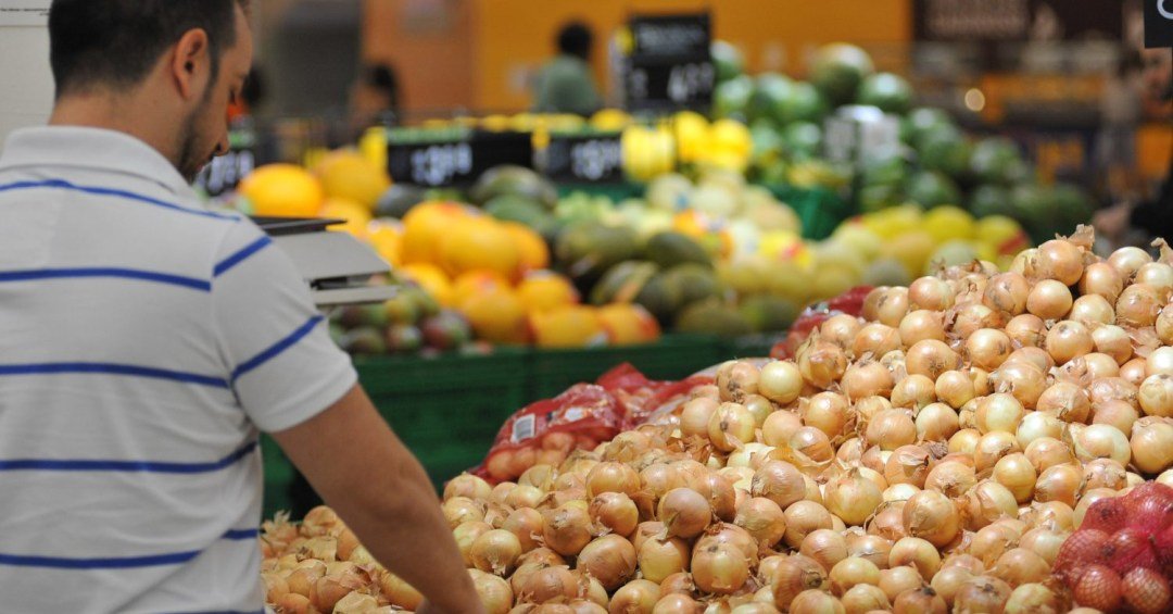 Quais são os tipos de distribuidores atacadistas e varejistas no agro? 