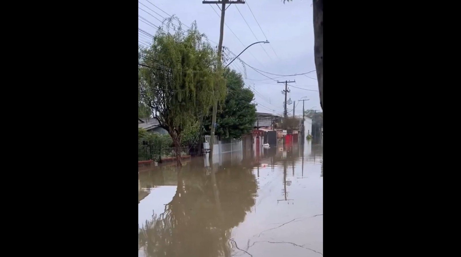 Chuvas no RS: em Porto Alegre, dique extravasa e prefeito pede que moradores deixem casas no Sarandi