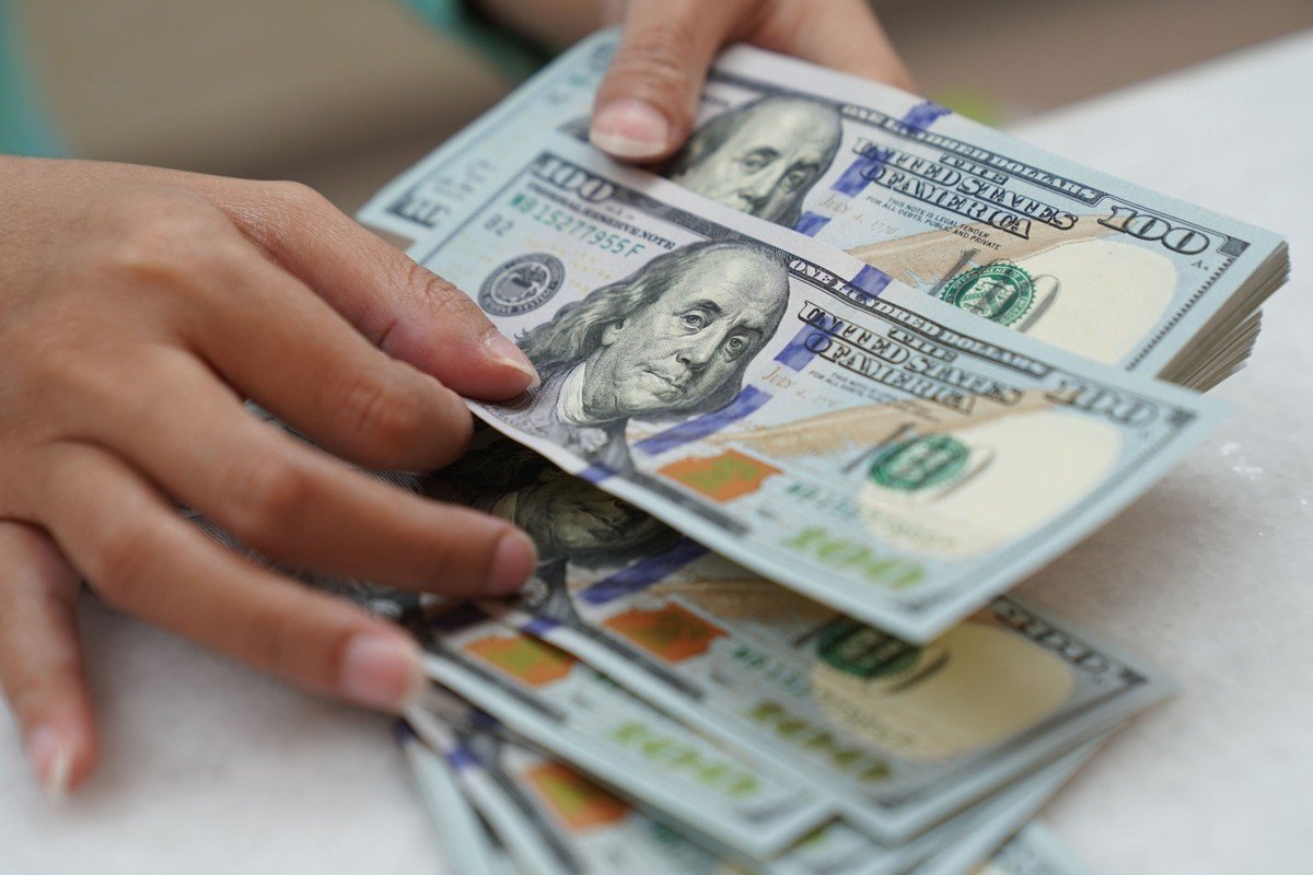 Dólar estende movimento de alta e vai até R$ 5,37 | Finanças