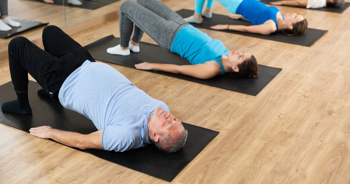 Pilates no solo e em aparelhos: qual é melhor? Quais os benefícios de cada um?