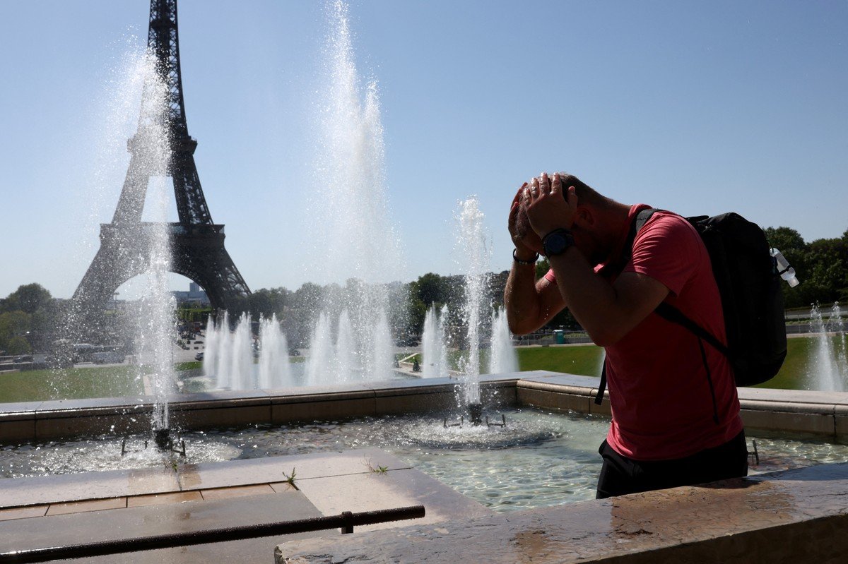 Onda de calor fecha Torre Eiffel e coloca Europa em alerta vermelho | Mundo