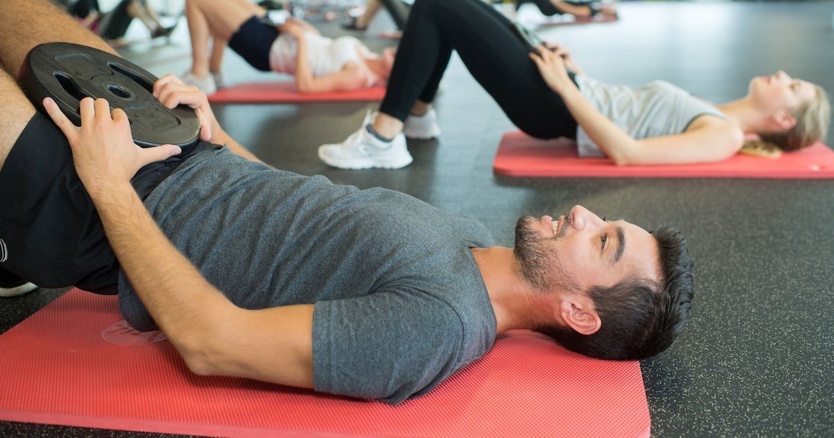 Homens ignoram musculatura essencial para a saúde; entenda riscos e sinais de alerta
