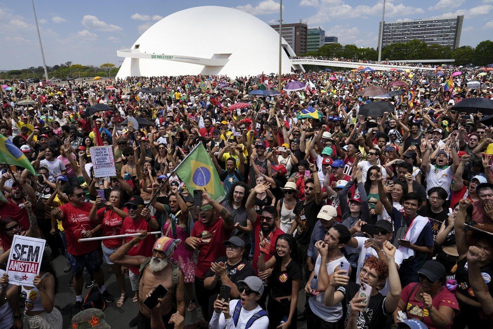 Manifestações acontecem em diversos Estados contra PEC da Blindagem e anistia | Política