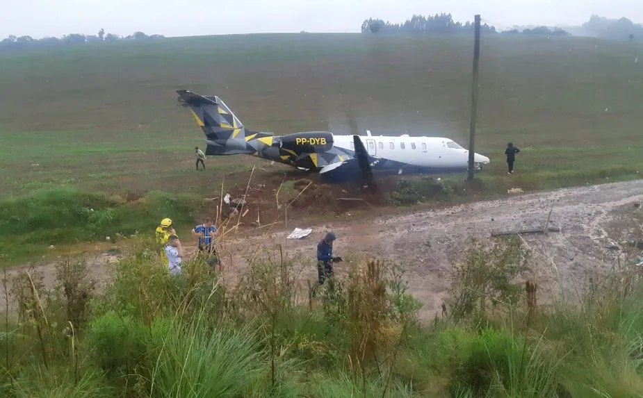 Avião particular da Cimed sai da pista ao pousar no Rio Grande do Sul