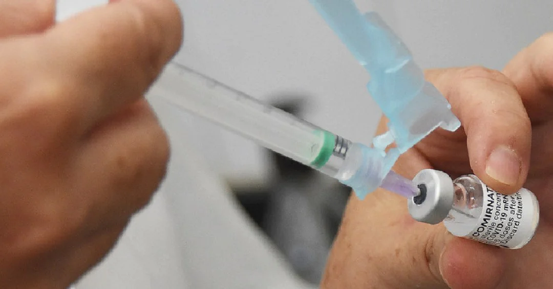 Governo Lula atrasa compra de vacina e afeta imunização contra a Covid-19