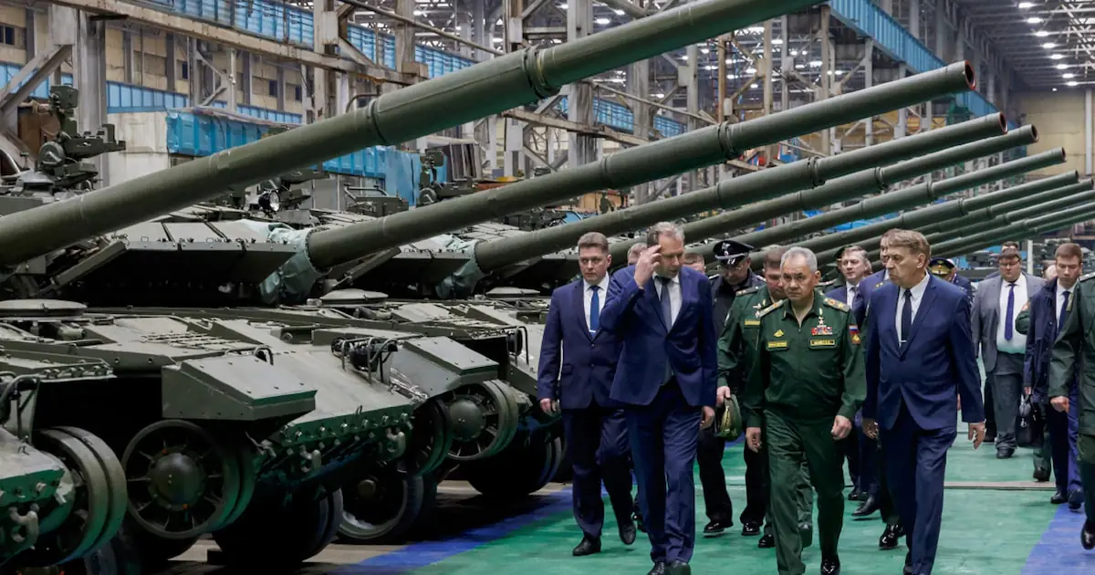 Rússia aumenta produção armamentista, usando a escala massiva para superar a Ucrânia em armas