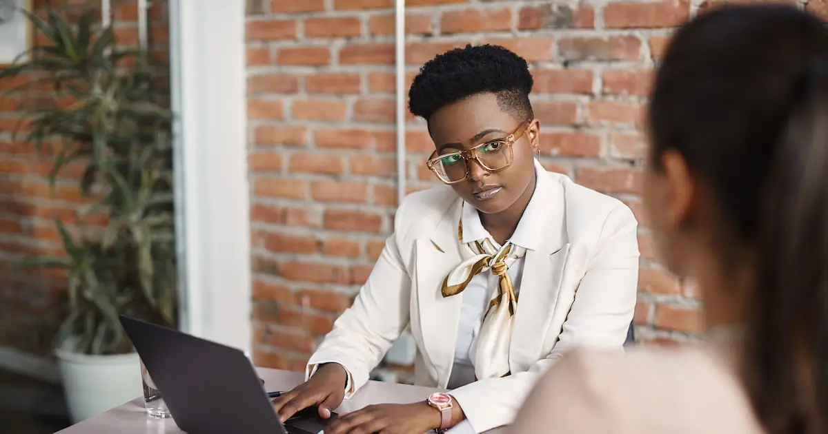 ‘Por que devemos te contratar?‘ Como responder a essa pergunta clássica nas entrevistas de emprego